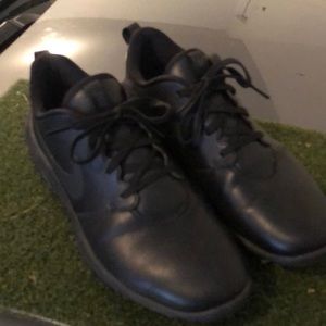 Nike Blk/Blk Roshe golf shoe